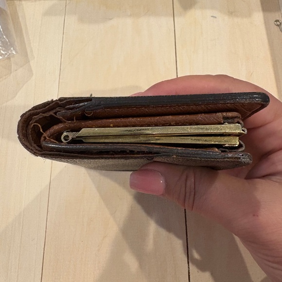 Louis Vuitton Monogram bifold wallet with kiss lock coin purse - Picture 10 of 15